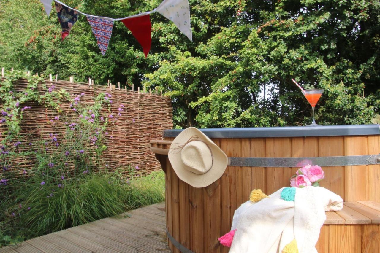 Stamford Meadows Glamping With Private Hot Tubs Hotel Exterior photo